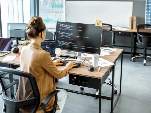 Webライターとして、企業の中で活躍する方もいれば、フリーランスとして活躍している方います！一人ひとりのキャリアビジョンを支援します！