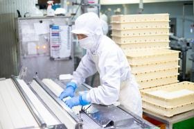 揚げ生地の製造風景