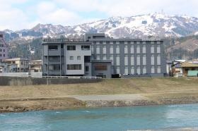 ダ・フェールイン六日町（自社所有ビジネスホテル）