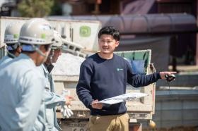 営業担当と工務担当。ワンチームでお客様のお庭を造っていきます