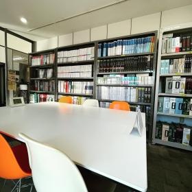 打ち合わせスペースです。休憩にも使われます。