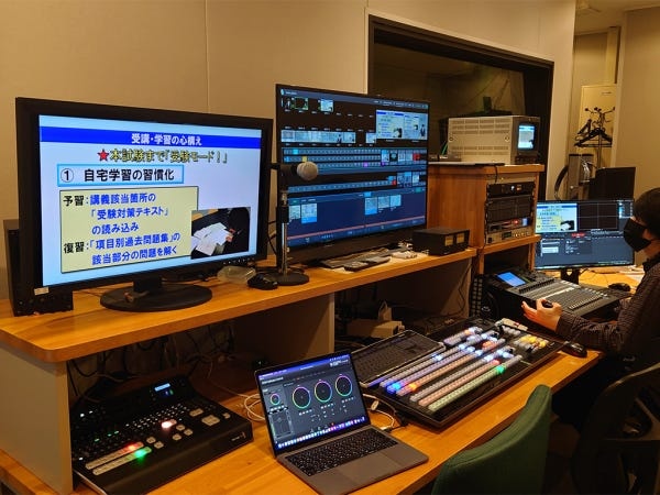 まずは自社スタジオ内で講義の撮影と編集作業をメインでお任せします。最初に機材の使い方を丁寧に教えますので未経験の方でも安心して働けます。
