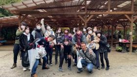 全店舗集まってのシイタケ狩り