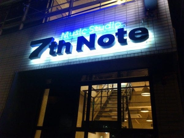 外観（夜）