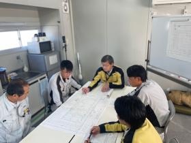 設計士・専門工事店・現場監督での打合せ風景