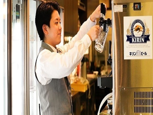 最初は先輩社員がサポートしながら業務に携わり、仕事の流れを覚えて頂きます。