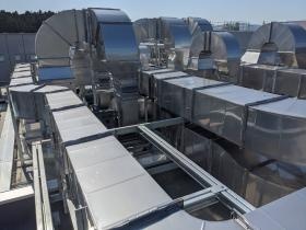 ダクト取付工事完成