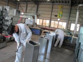 ダクト製作中