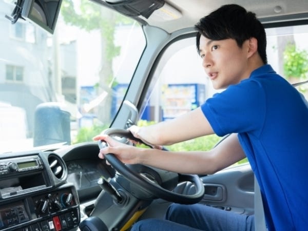 ルート配達スタッフ・店舗への冬タイヤ配送スタッフ（経験不問・職場見学可）