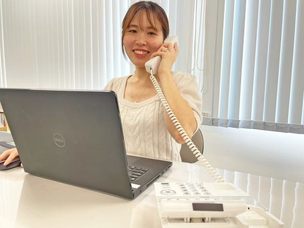 お客様からの電話対応やExcelを使用した資料作成・データ集計などを行います。