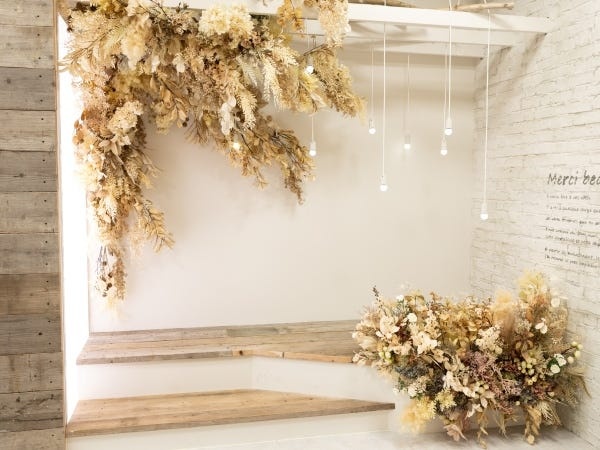 デザイン会社監修のおしゃれなスタジオ背景が自慢です。