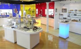 お客様の快適な視生活をサポートする仕事です。