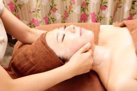 フェイシャル施術