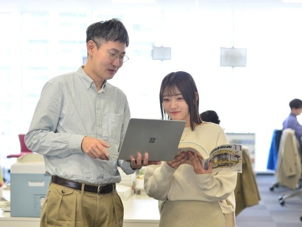 20代～30代が活躍中。チームで協力して制作・校正業務を行っています。