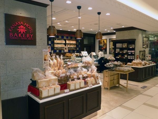 百貨店内にある落ち着いたデザインのお店です