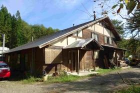 自然豊かな環境で感性を大事にしたものづくりをしています