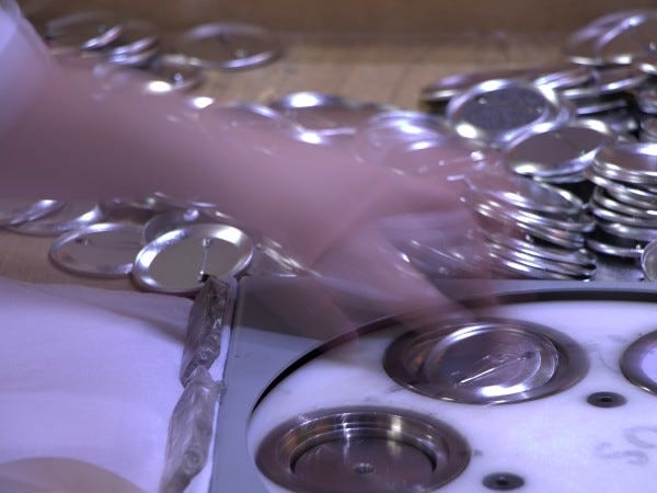 缶バッジ工房の製作スタッフ・ゲームキャラなどの缶バッジ工房専属製作スタッフ（未経験OK）