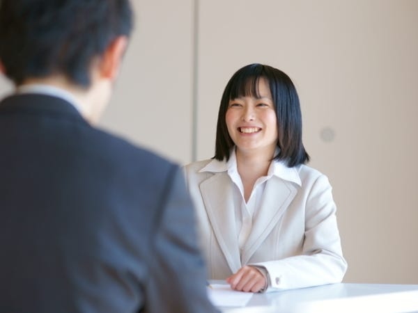 webや電話でのやり取りがメインですが対面での打ち合わせなどもおこないます。