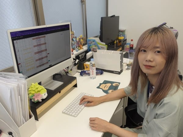 店舗に併設した事務スペースです。事務スタッフがここで働いています。フリースナックやドリンクもあるので、スタッフの休憩場所でもあります