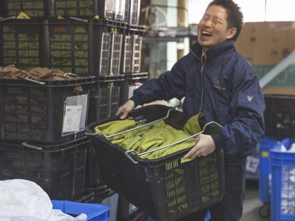 日本人の配偶者の倉庫スタッフ・正社員・リネンクリーニング工場スタッフ（未経験OK・工場勤務経験者）