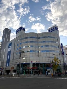 札幌日産の本社ビル。地下鉄西１８丁目駅から徒歩３０秒！