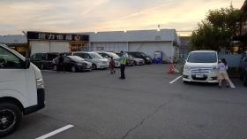 スーパー駐車場での警備