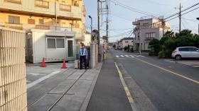 学校バス乗降車場の警備