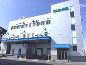 惣菜工場パート・アルバイトさんの面接はこちらの３階で行います