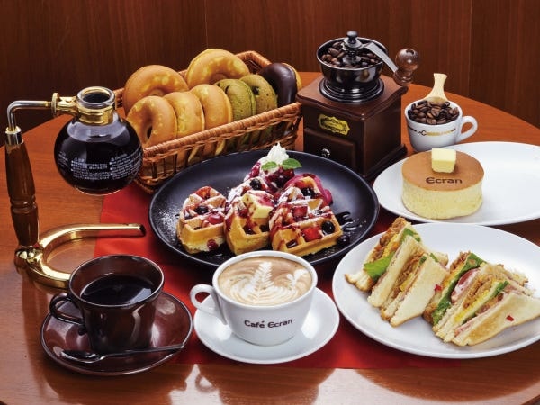 サイフォンで淹れる珈琲やサンドウィッチ、ホットケーキなど