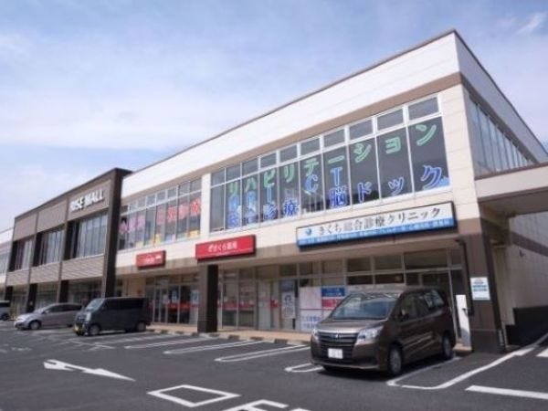 ライズモール綾瀬の「敷地内にあります。駐車場も完備しているので、車通勤可能です。