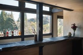 神大杉のバーカウンター