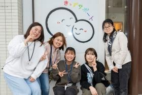 一緒に働くスタッフたちです