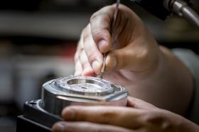 金型部品加工・最終磨き