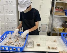 パック詰め作業