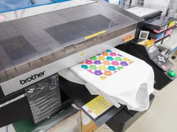 TシャツプリントにＤＴＧプリンタとＤＴＦプリンタを稼働しています