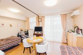 居室・広い居室は自宅のように使っていただいています。