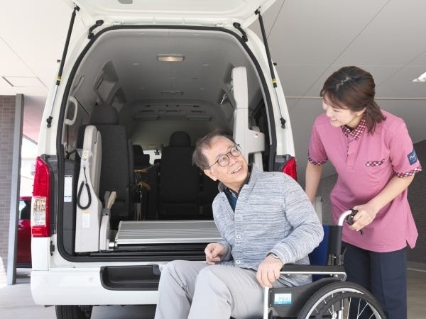 働くスタッフを大切に考え、年間300以上の講座がある研修をご用意！必要な知識やスキルアップに役立つ研修など、しっかりと学ぶことができます！