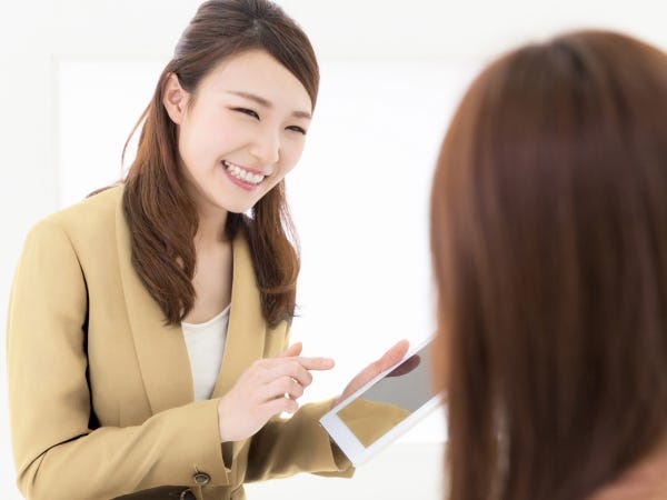 不動産営業・経験不問であり未経験者・社員の前職はアパレルショップや飲食店スタッフ（転勤なし・要普通自動車免許）