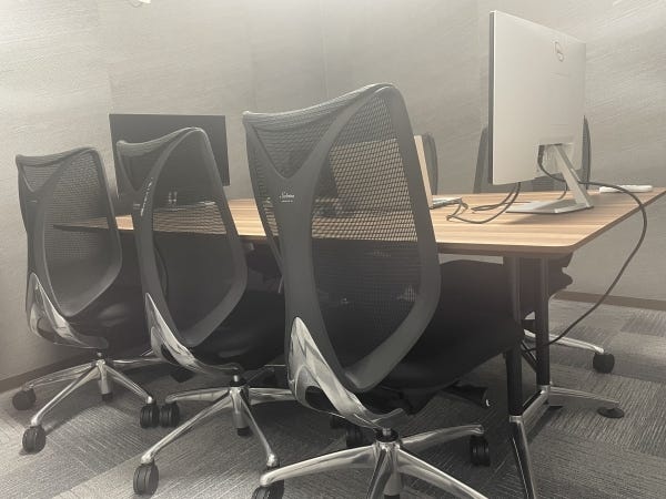 ECサイト運営業務担当・オンラインショップ運営担当・ベンチャー企業でECサイトの企画（バナー作成・WEB業界でのEC関連）