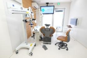 マイクロスコープを備えた診療スペース