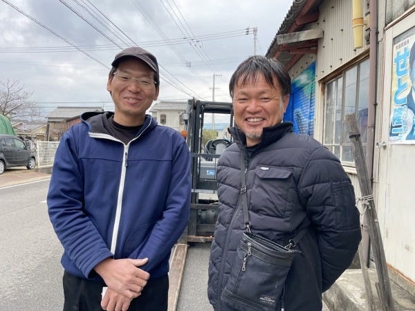 代表の椛谷（写真右）です。当社の仕事はシンプルで、決して難しい作業ではありません。お気軽にご応募お待ちしております！