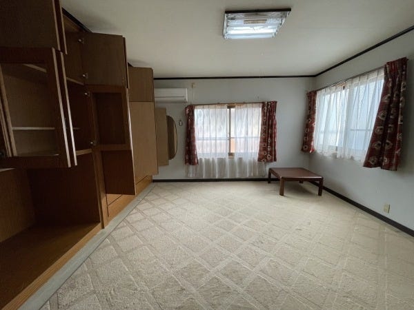 家具家電付きの一軒家を完備しておりますので、遠方の方でも身体ひとつで働きに来ることができます。