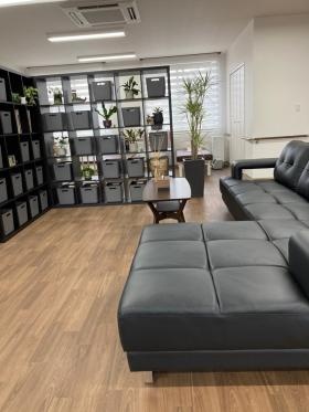 ゆったり座れるソファーになっております。