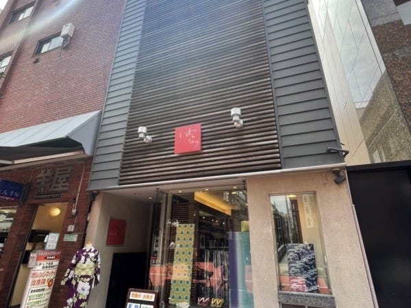 店舗外観です。浅草の一等地にある店舗は客数など新規取り込みに優位です。