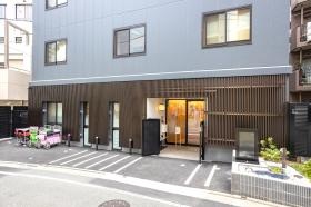 和モダンをコンセプトに、シックで落ち着いた外観です