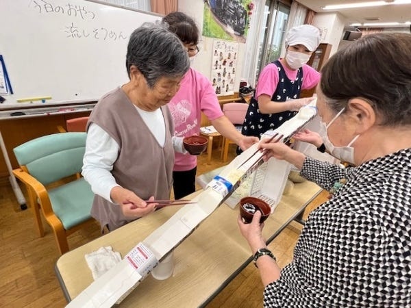 デイサービスのレクの風景です。