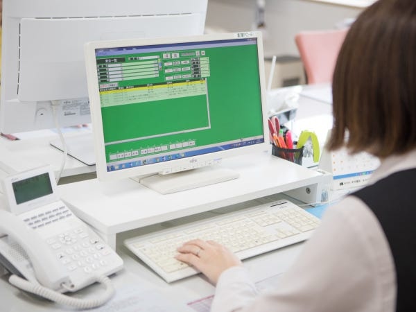 「環境将軍」という専用ソフトを使用します。スムーズに文字入力ができれば未経験でも大丈夫ですよ！