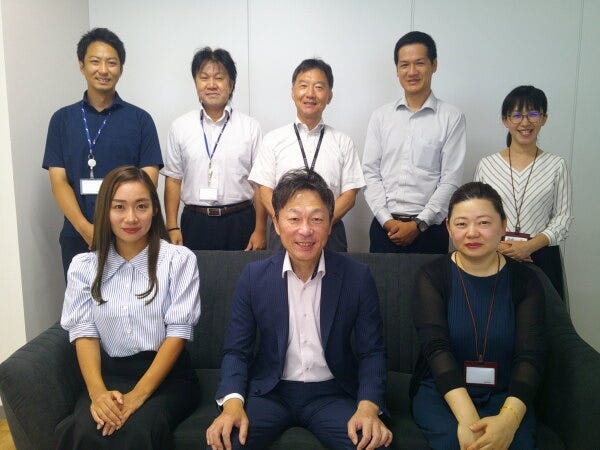 少人数の会社ならではの強みを生かして、フットワークよく、チームプレイで仕事をしています。