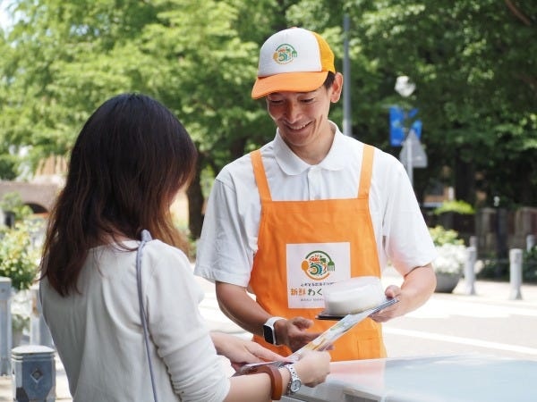 ケーキなどのスイーツをメインとした移動販売業務です。