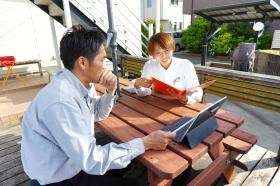 定期的な打ち合わせで意見交換